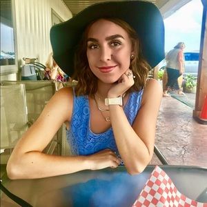 Meet your Posher, Alexandra